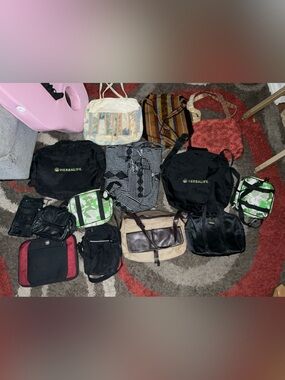 Bundle of women’s purses/bags lot